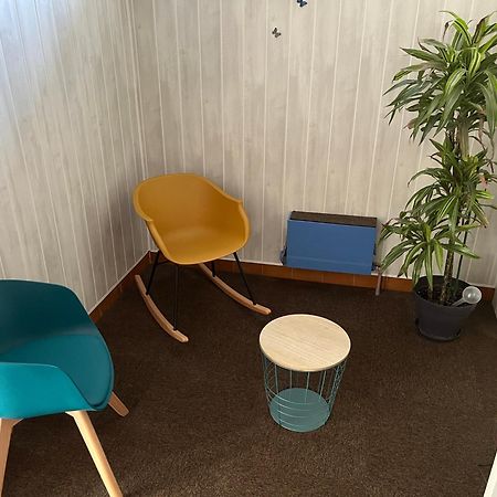 Hotel Le Lyon Vert Commentry Esterno foto